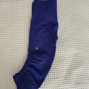 Lululemon in the flow seamless crops